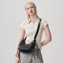 將圖片載入圖庫檢視器 SQUARELINE String Mini 半月包 銀色