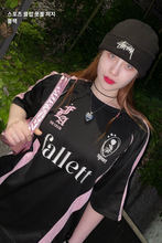 將圖片載入圖庫檢視器 FALLETT Sport Club 足球黑粉撞色短袖T恤