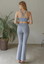 將圖片載入圖庫檢視器 CONCHWEAR 蜜桃臀緊身運動開岔喇叭褲 4色