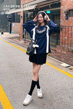 將圖片載入圖庫檢視器 FALLETT Sports Club 運動風藍白撞色長袖上衣 (NMIXX Haewon同款)