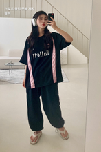 將圖片載入圖庫檢視器 FALLETT Sport Club 足球黑粉撞色短袖T恤