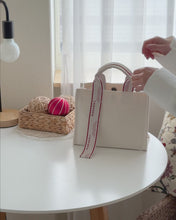 將影片載入圖庫檢視器並播放,MARHEN.J Rico Mini Sign 黑色帆布包