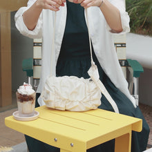 將影片載入圖庫檢視器並播放,MARHEN.J Popcorn Swing Mini 個性街頭爆米花奶油白側背包