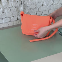 將影片載入圖庫檢視器並播放,MARHEN.J Air 棉花糖迷你肩背包 (3色)