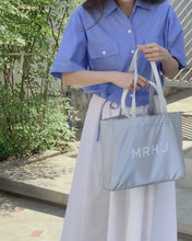 將影片載入圖庫檢視器並播放,MARHEN.J Bona 銀色尼龍托特包