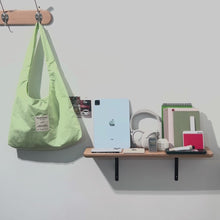 將影片載入圖庫檢視器並播放,MARHEN.J Dewy 環保尼龍半月肩背包 (2色)