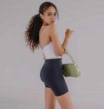 將圖片載入圖庫檢視器 CONCHWEAR 舒適3分黑色緊身運動褲
