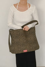 將圖片載入圖庫檢視器 MARHEN.J Gemma 棕色豹紋肩背包