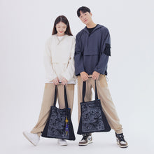 將圖片載入圖庫檢視器 CCOMAQUE BY DOLSILNAI 白鶴印花黑色手提包