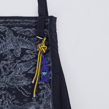 將圖片載入圖庫檢視器 CCOMAQUE BY DOLSILNAI 藍色松葉鑰匙鏈