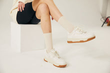 將圖片載入圖庫檢視器 GRIMPER Stick Rugged 奶油白厚底球鞋 (MONSTA X 亨元、Billlie HARUNA同款)