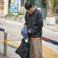 將圖片載入圖庫檢視器 CCOMAQUE BY DOLSILNAI 白鶴印花黑色手提包