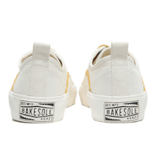 將圖片載入圖庫檢視器 BAKE-SOLE Omelet 線條白底黃色帆布鞋