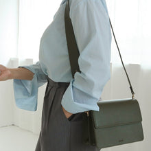 將圖片載入圖庫檢視器 D.LAB May 綠色斜肩包