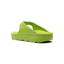 將圖片載入圖庫檢視器 AKIII CLASSIC Cloud Recovery Flipflop V2 螢光綠輕量夾腳拖鞋