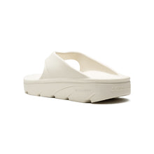 將圖片載入圖庫檢視器 AKIII CLASSIC Cloud Recovery Flipflop V2 象牙白棉花糖輕量夾腳拖鞋