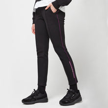 將圖片載入圖庫檢視器 AKIII CLASSIC Heritage 全黑色復古絨布慢跑鞋