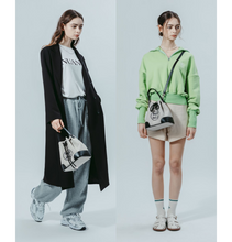 將圖片載入圖庫檢視器 MARHEN.J Noah 黑色蘋果皮革水桶兩用包(薛仁雅、ADORA同款)