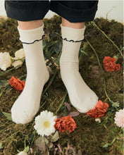 將圖片載入圖庫檢視器 I HATE MONDAY x Neul 滾邊襪_米白色