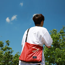 將圖片載入圖庫檢視器 OVER LAB Another High 大尺寸環保斜垮包_4色