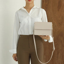 將圖片載入圖庫檢視器 D.LAB May 米色斜肩包