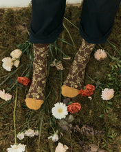 將圖片載入圖庫檢視器 I HATE MONDAY x Neul 金蔥滾邊襪_棕色