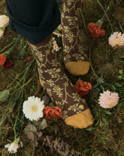 將圖片載入圖庫檢視器 I HATE MONDAY x Neul 金蔥滾邊襪_棕色