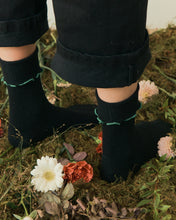 將圖片載入圖庫檢視器 I HATE MONDAY x Neul 滾邊襪_黑色