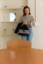 將圖片載入圖庫檢視器 DEPOUND 深灰色牛皮新月方形包 No