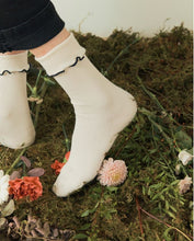 將圖片載入圖庫檢視器 I HATE MONDAY x Neul 滾邊襪_米白色