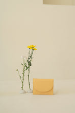 將圖片載入圖庫檢視器 D.LAB Nini 微笑真皮黃色卡夾零錢包