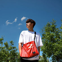 將圖片載入圖庫檢視器 OVER LAB Another High 大尺寸環保斜垮包_4色