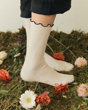 將圖片載入圖庫檢視器 I HATE MONDAY x Neul 滾邊襪_米白色