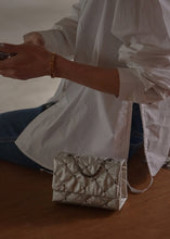 將圖片載入圖庫檢視器 KWANI Lozenge 菱紋鉚釘銀色迷你鍊條包