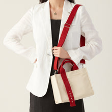 將圖片載入圖庫檢視器 MARHEN.J Rico Mini 米白配紅色帆布包