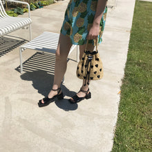 將圖片載入圖庫檢視器 HOLLY LOVES LOVE 編藤抽繩兩用水桶包 (Lovelyz 劉智愛同款)