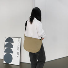 將圖片載入圖庫檢視器 D.LAB Leo 駝色郵差包