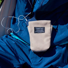 將圖片載入圖庫檢視器 OVER LAB Another Mountain 淡棕色環保迷你斜跨包