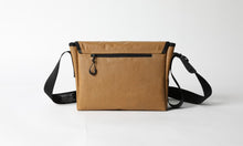 將圖片載入圖庫檢視器 OVER LAB Another Mountain 棕色環保郵差包
