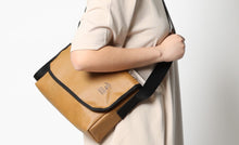 將圖片載入圖庫檢視器 OVER LAB Another Mountain 棕色環保郵差包