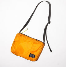 將圖片載入圖庫檢視器 OVER LAB Another High 紅色可折疊環保斜垮包