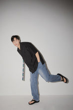 將圖片載入圖庫檢視器 CCOMAQUE 韓式長帶裝飾V領黑色上衣