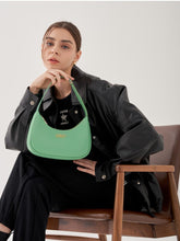 將圖片載入圖庫檢視器 STRETCH ANGELS 亮綠色馬卡龍新月包