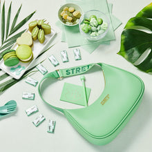 將圖片載入圖庫檢視器 STRETCH ANGELS 亮綠色馬卡龍新月包