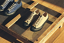 將圖片載入圖庫檢視器 BAKE-SOLE Yeast 米色x黑底帆布鞋