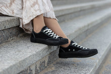 將圖片載入圖庫檢視器 BAKE-SOLE Sable 黑色帆布鞋