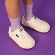 將圖片載入圖庫檢視器 POSE GANCH Mummum C.V 白色厚底麵包帆布鞋 (VIVIZ 銀河、OH MY GIRL Arin同款)