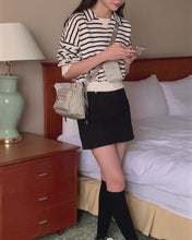 將影片載入圖庫檢視器並播放,MARHEN.J Bready 薰衣草紫小水桶包