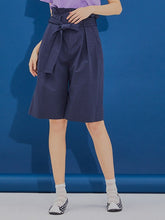 將圖片載入圖庫檢視器 CCOMAQUE 綁帶花苞深藍色五分褲