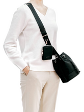 將圖片載入圖庫檢視器 MARHEN.J Kony 黑色掛勾口袋小包